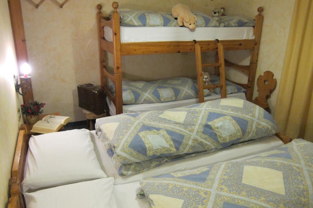 Chalet Del Sole Per Gruppi Livigno Habitación foto