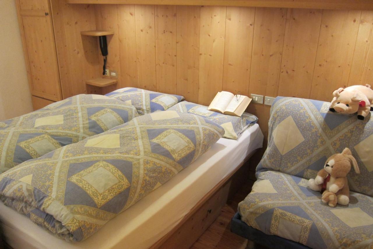 Chalet Del Sole Per Gruppi Livigno Habitación foto